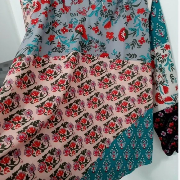Be Happy Boutique Block print Top- size Med - Picture 1 of 7